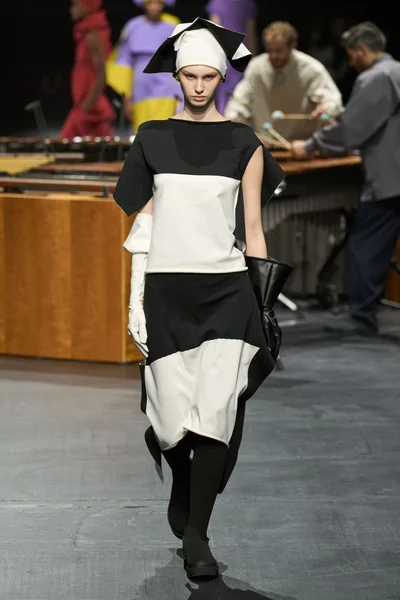 Look 28